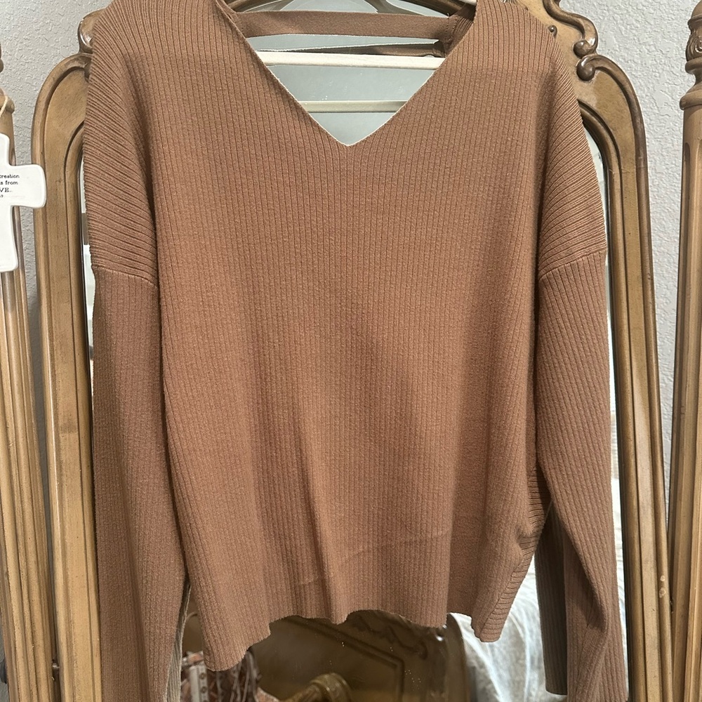 V-Neck Ribbed Sweater - Brown
